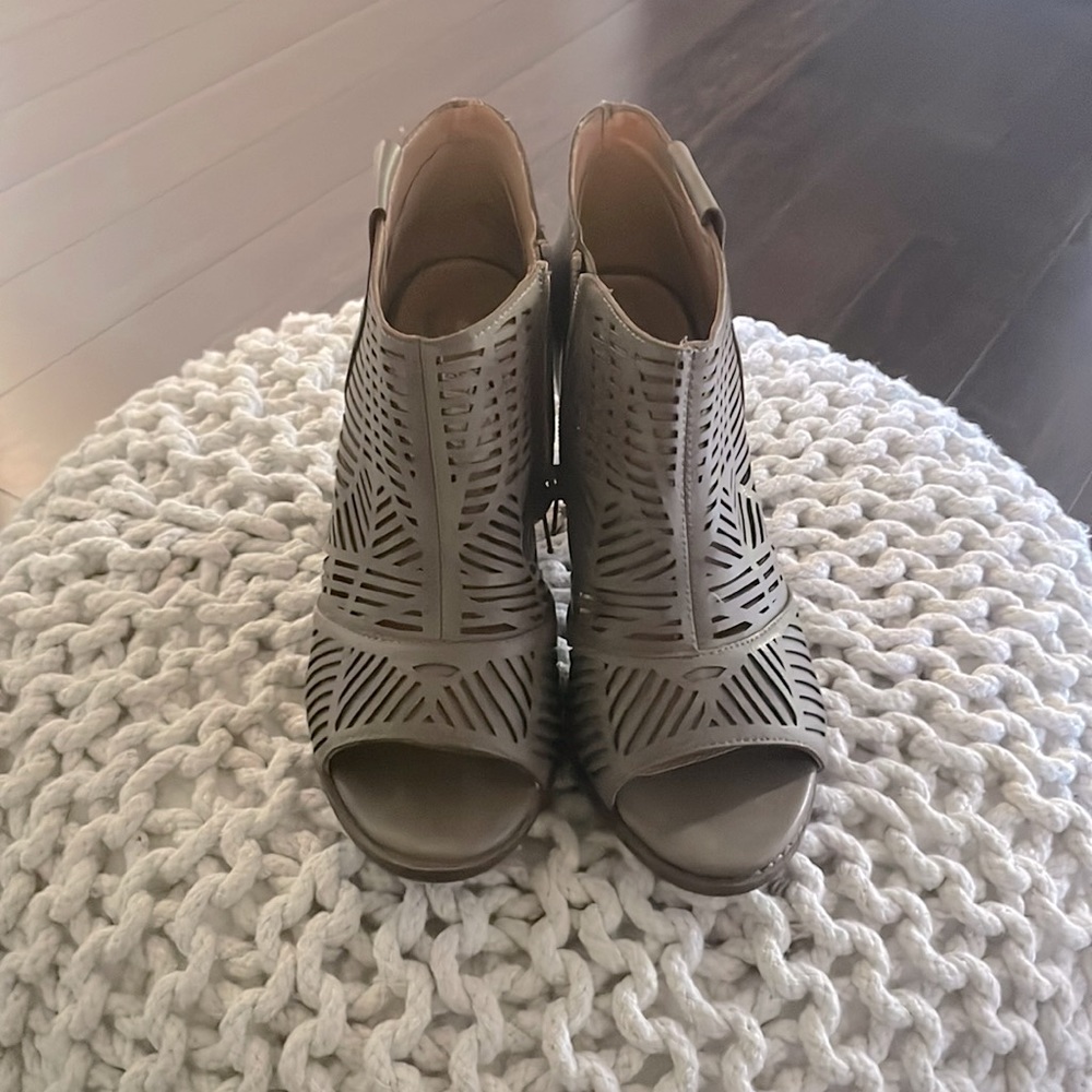 Report Open-toed Booties